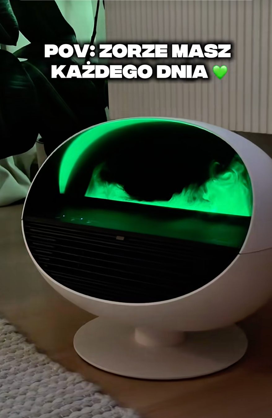 Frame from a Stadler Form reel: a humidifier glowing green through its mist, captioned "POV: zorze masz każdego dnia" ("POV: you get the northern lights every day").