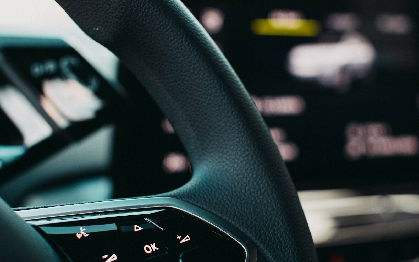 Volvo Car Warszawa — How to build brands on social media?