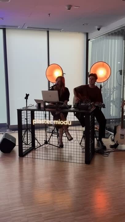 Museum Night coverage at the Volvo showroom, a concert in moody lighting